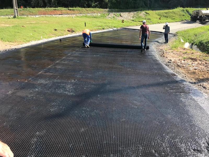 Geogrelha Spalla em curva de rodovia
